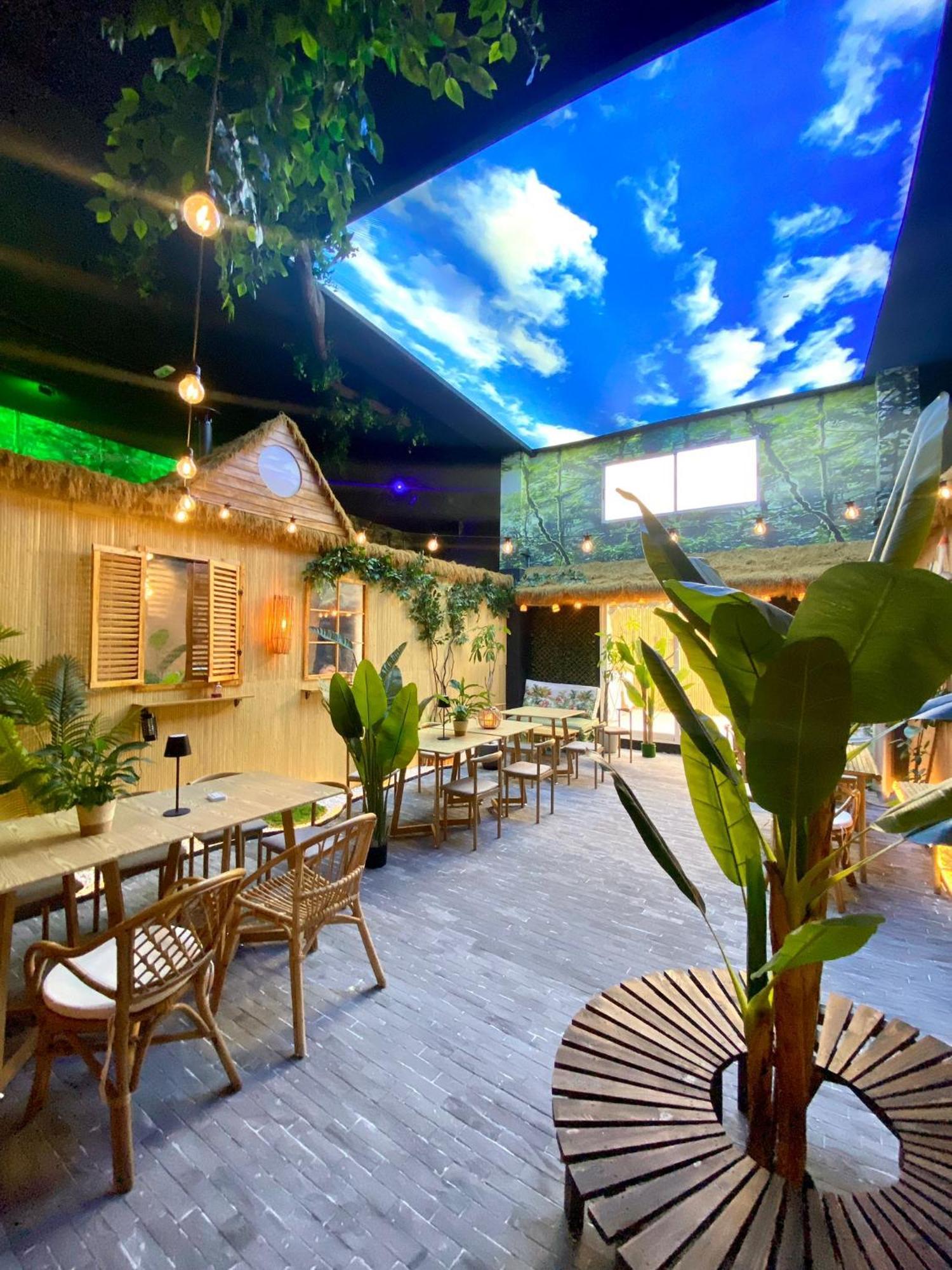 The Pod Suite Hostel Village Valencia Buitenkant foto