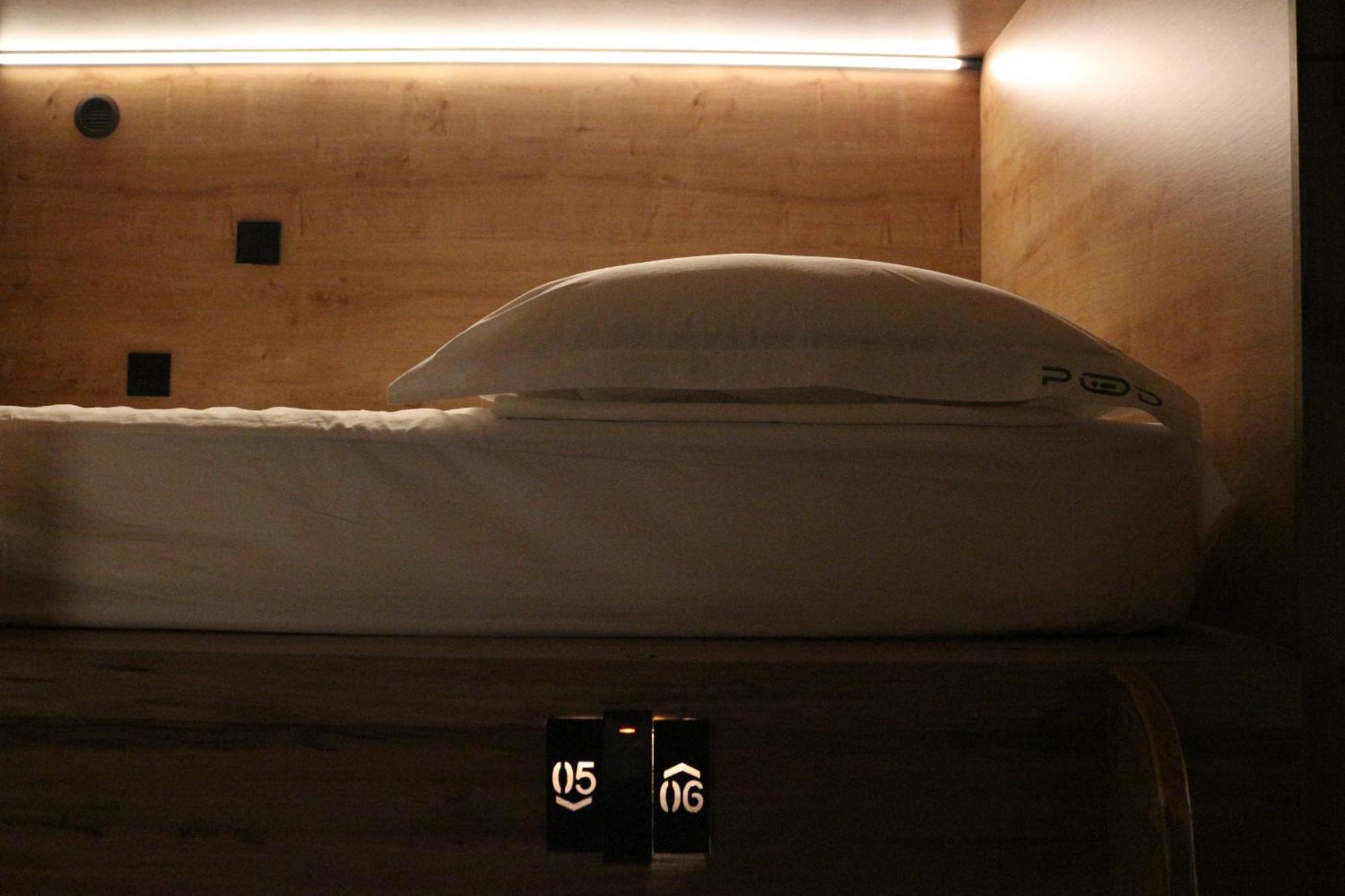 The Pod Suite Hostel Village Valencia Buitenkant foto