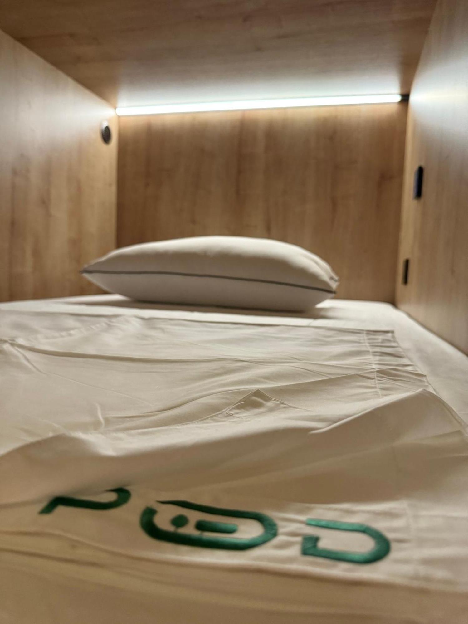 The Pod Suite Hostel Village Valencia Buitenkant foto