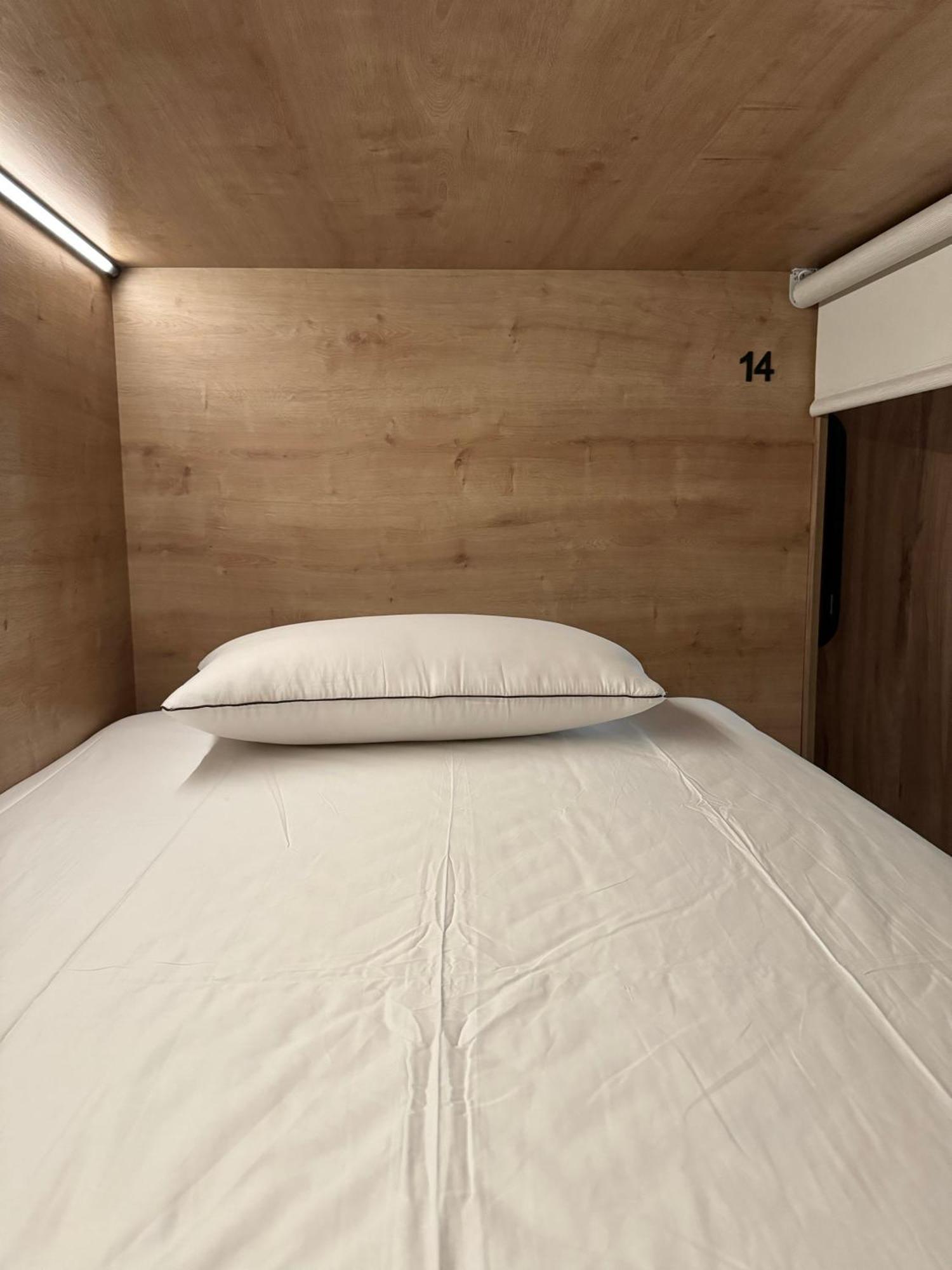 The Pod Suite Hostel Village Valencia Buitenkant foto
