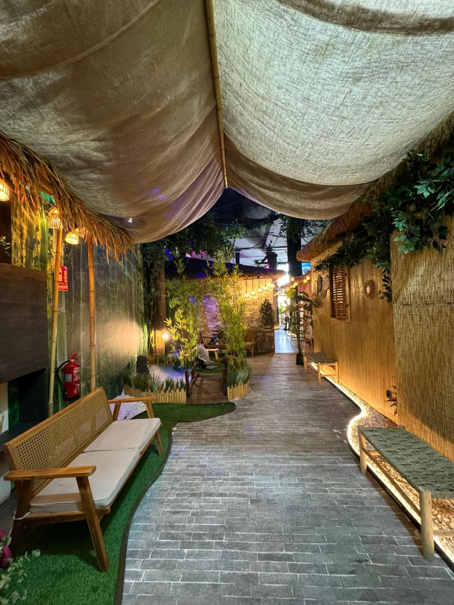 The Pod Suite Hostel Village Valencia Buitenkant foto