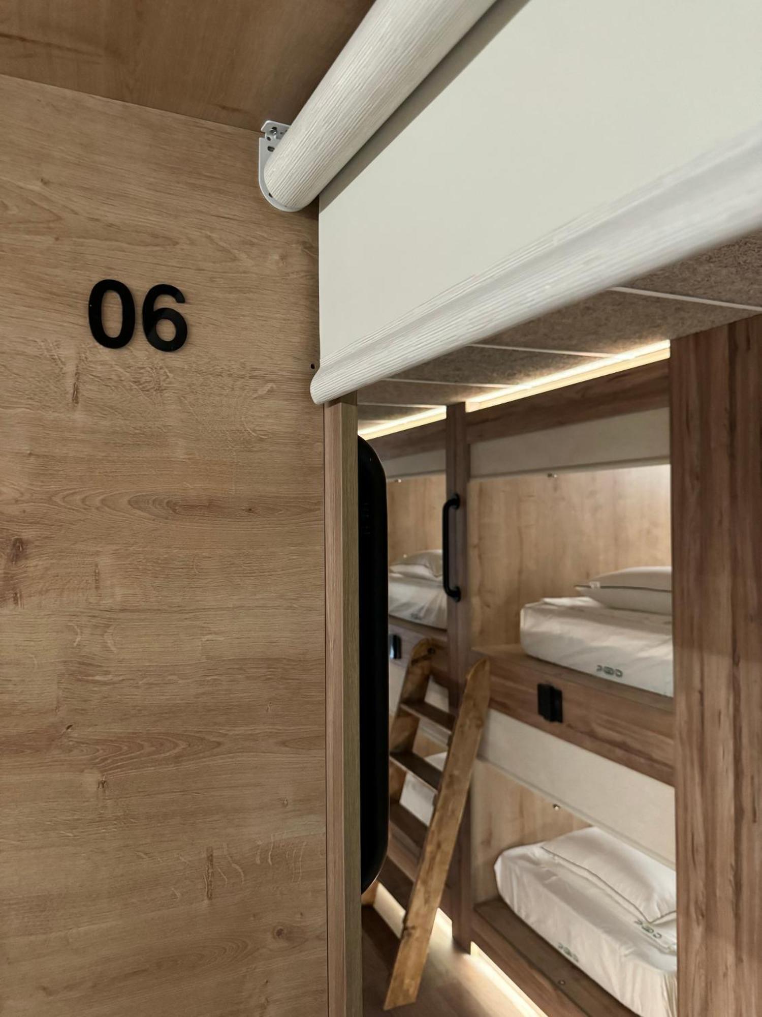 The Pod Suite Hostel Village Valencia Buitenkant foto