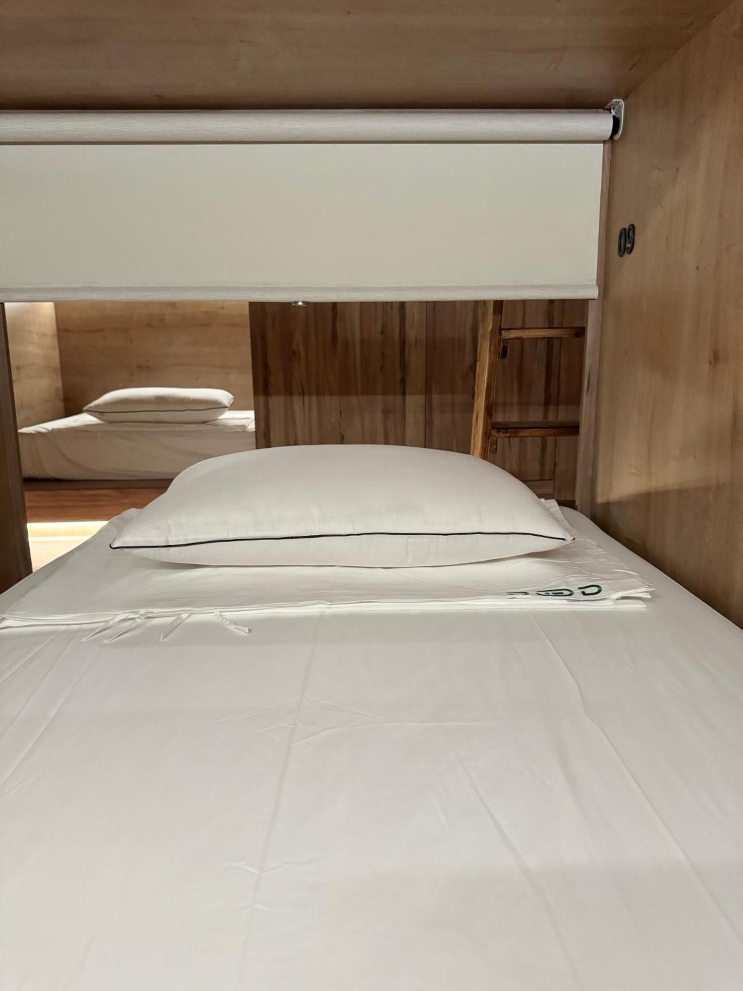 The Pod Suite Hostel Village Valencia Buitenkant foto