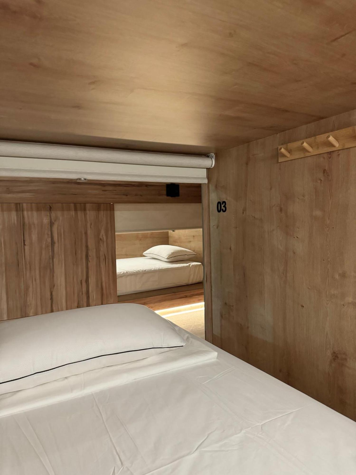 The Pod Suite Hostel Village Valencia Buitenkant foto