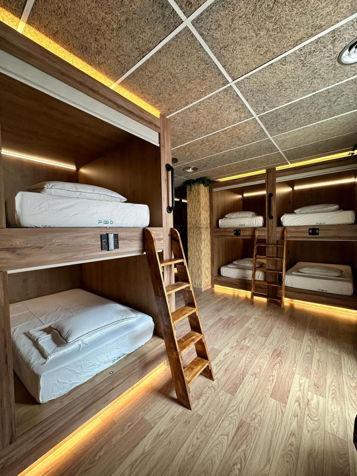 The Pod Suite Hostel Village Valencia Buitenkant foto